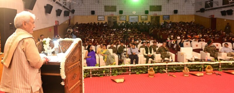 لفٹینٹ گورنر نے سرینگر میں سپیشل نیشنل انٹی گریشن کیمپ میں این سی سی کیڈٹس کے ساتھ بات چیت کی