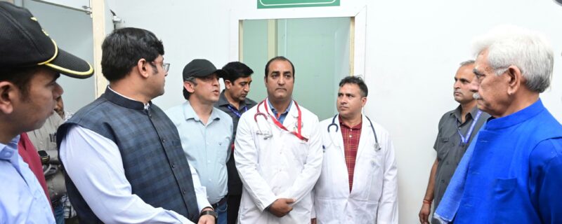 لیفٹیننٹ گورنر نے شری اَمرناتھ جی شرائین بورڈ کے یاتری نواس بال تل کا دورہ کیا