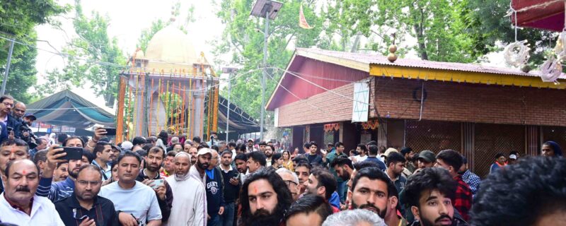 میلہ کھیر بھونی دیوسر کولگام میں بھی مذہبی جوش و جذبے کے ساتھ منایا گیا ، سینکڑوں عقیدت مندوں نے پوجا کی