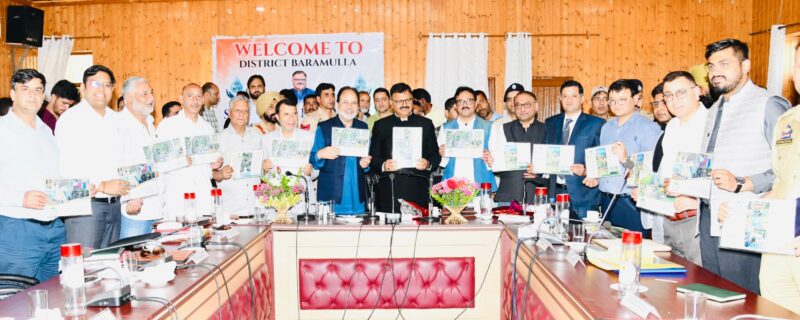 جاوید احمد رانا نے بارہمولہ میں ایکوپارکس پر معلوماتی کتابچہ جاری کیا