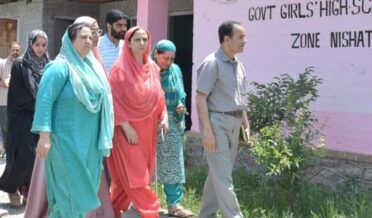 سکینہ اِیتو کا گورنمنٹ گرلز ہائی سکول درگجن ڈلگیٹ کا اِچانک دورہ