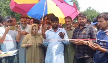 سکینہ اِیتو نے کولگام میں شہید ولی محمد اِیتو میموریل کرکٹ ٹورنامنٹ کا اِفتتاح کیا