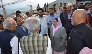 سکینہ اِیتو نے ایمز اونتی پورہ کی جاری تعمیراتی کاموں کا جائزہ لیا