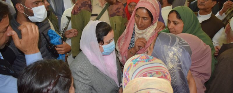 سکینہ اِیتو نے پانپور حلقے کا دورہ کیا