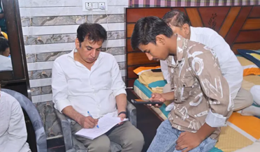 دہلی میں میگا جاب فیئر کے لیے کانگریس کی گھر گھر مہم، دیویندر یادو نے خود کیا نوجوانوں کا رجسٹریشن