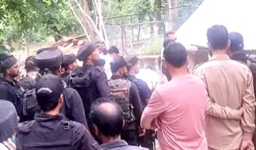 کے ہندواڑہ میں مسجد کی تعمیر نو کے دوران دھماکہ، 3 افراد زخمی