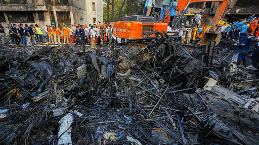 احمد آباد طیارہ حادثہ: ’سیٹ سمیت باہر گر گیا، تب جان بچی‘– واحد زندہ بچ جانے والے وشواس کمار کا بیان