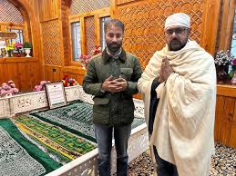 ستیش شرما نے بابانگری زیارت گاہ کنگن پر حاضری دی