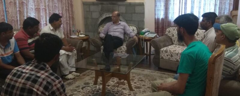 وزیر اعلیٰ کے مشیر کی صفائی کرمچاری نمائندوں سے ملاقات