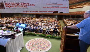 وزیر اعلیٰ عمر عبداللہ کا ایس کے آئی سی سی میں خریدار ۔ تخلیق کار تعلق کی بحالی پر زور