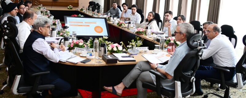 وزیر اعلیٰ عمر عبداللہ نے ایس کے آئی سی سی اور جے کے ٹی ڈِی سی بورڈ میٹنگوں کی صدارت کی