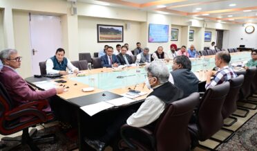 وزیر اعلیٰ عمر عبداللہ نے جموں وکشمیر میں کوآپریٹیو بینکوں کی کارکردگی کا جائز ہ لیا