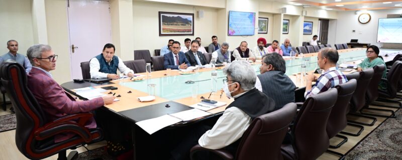 وزیر اعلیٰ عمر عبداللہ نے جموں وکشمیر میں کوآپریٹیو بینکوں کی کارکردگی کا جائز ہ لیا