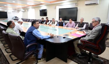 وزیر اعلیٰ عمر عبداللہ نے غلط برانڈڈ مشین سے بنے ہوئے قالین تیار کرنے کے عمل کا سنجیدہ نوٹس لیا