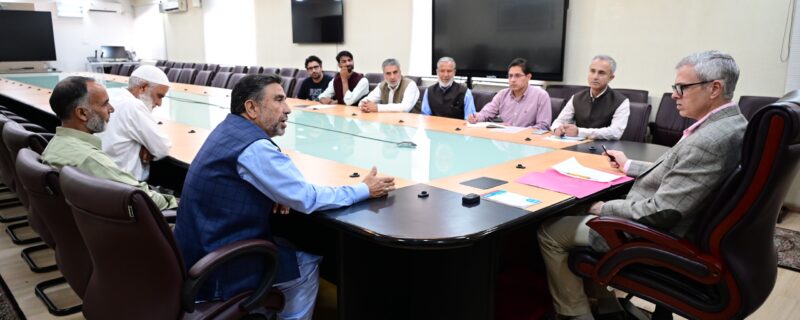 وزیر اعلیٰ عمر عبداللہ نے غلط برانڈڈ مشین سے بنے ہوئے قالین تیار کرنے کے عمل کا سنجیدہ نوٹس لیا