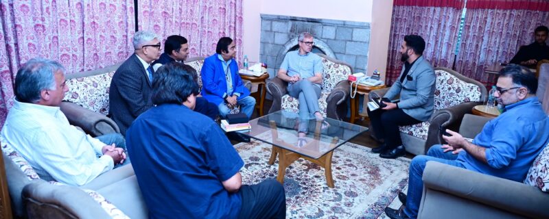 وزیرا علیٰ عمر عبداللہ کی’رابطہ آفس ‘ میں مختلف وفود سے ملاقات