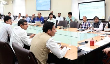 وزیر اعلیٰ عمر عبداللہ کا اہم ہائیڈرو پاور پروجیکٹوں کا جائزہ اور بروقت تکمیل پر زور