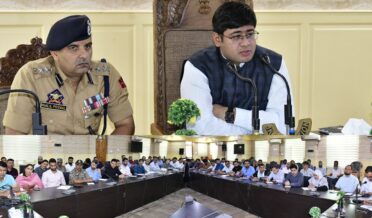 ضلع ترقیاتی کمشنر گاندربل نے یومِ آزادی کی تقریبات کے اِنتظامات کا جائزہ لیا