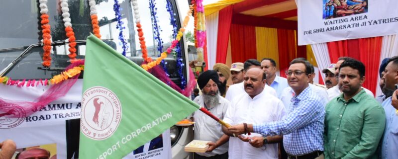 نائب وزیر اعلیٰ نے جموں سے سندربنی کے راستے کلاسر ا تک بس سروس کو ہری جھنڈی دِکھا کر روانہ کیا