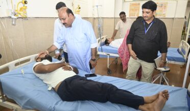 نائب وزیر اعلیٰ نے سب ڈِسٹرکٹ ہسپتال اَکھنور کا معائینہ کیا اور علاج و خدمات پر زور