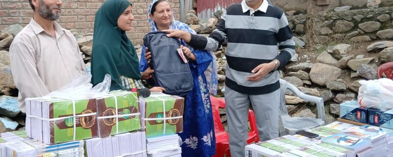 پروفیسر مشتاق صدیقی اور پروفیسر آسیہ صدیقی کی طلبہ سے ملاقات