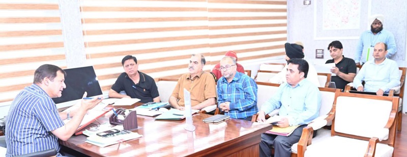 جاوید احمد ڈار نے آبپاشی سہولیات کیلئے جائزہ میٹنگ کی صدارت کی