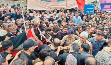 لیفٹیننٹ گورنر نے بوٹہ کدل سری نگر میں یوم عاشورہ کے جلوسِ ذوالجناح میں شرکت کی