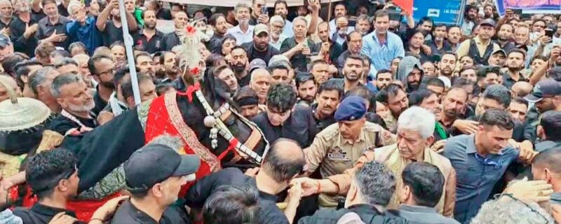 لیفٹیننٹ گورنر نے بوٹہ کدل سری نگر میں یوم عاشورہ کے جلوسِ ذوالجناح میں شرکت کی