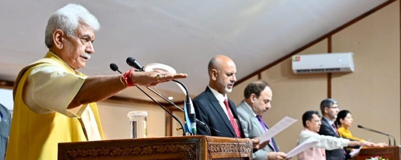 لیفٹیننٹ گورنر نے آئی یو ایس ٹی میں’ وِکست بھارت یووا کنیکٹ پروگرام‘ سے خطاب کیا