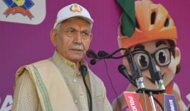 لیفٹیننٹ گورنرنے ’ پیڈل تھروپیرا ڈائز‘ سائیکل ریس ۔2025 کے فاتحین کو اعزازات سے نواز