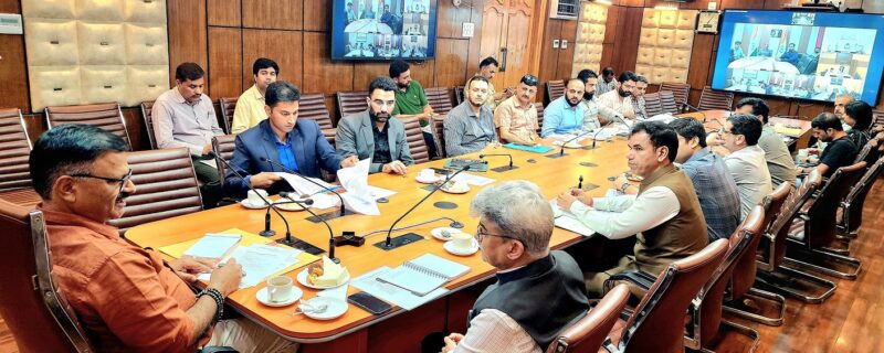 جاوید رانا نے جموں وکشمیر میں قبائلیوں کیلئے فلاحی اقدامات کا جائزہ لیا