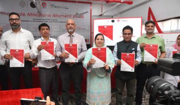 سکینہ اِیتو نے جواہر لال نہرو میموریل ہسپتال سری نگر میں’ ٹرپل مائل سٹون موومنٹ۔2025‘ کی تقریب سے خطاب کیا