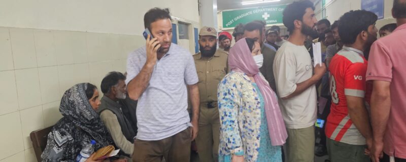 Sakeena Itoo conducts midnight inspection of JVC Hospital Bemina-24-2