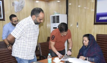 سکینہ اِیتو نے کولگام کے برازلوپل پر کام کی پیش رفت کا جائزہ لیا