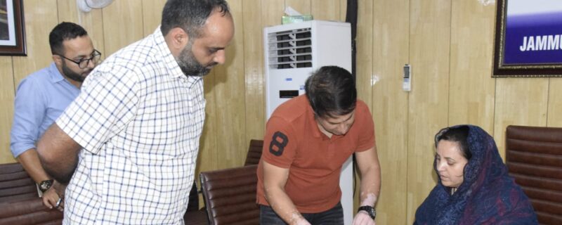 سکینہ اِیتو نے کولگام کے برازلوپل پر کام کی پیش رفت کا جائزہ لیا