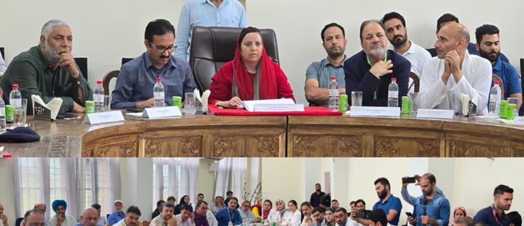 سکینہ اِیتونے جی ایم سی بارہمولہ کا دورہ کرکے صحت سہولیات اور ہسپتال کے بنیادی ڈھانچے کا جائزہ لیا