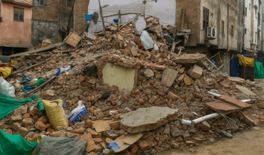 دہلی کے ویلکم علاقے میں چار منزلہ عمارت گرنے کا اندوہناک حادثہ 6افراد نکالے گئے، کئی اب بھی ملبے میں دبے