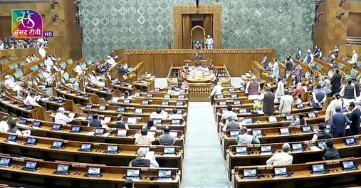 پارلیمنٹ میں ’ووٹ چوری‘ کے خلاف اپوزیشن کا شدید احتجاج