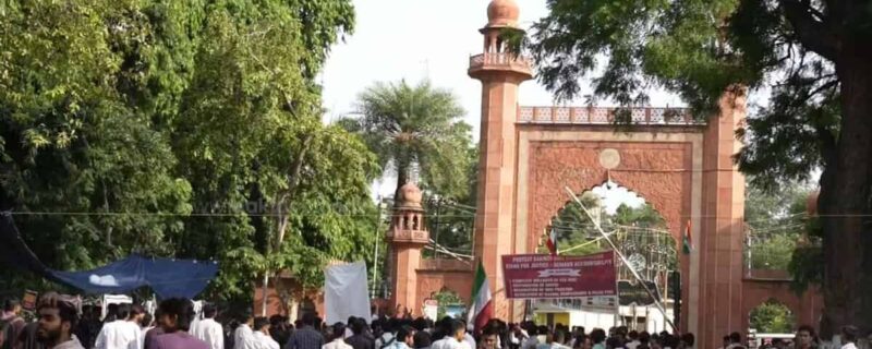 اے ایم یو فیس میں اضافے کا احتجاج: طلبہ کی بھوک ہڑتال پر کشیدگی