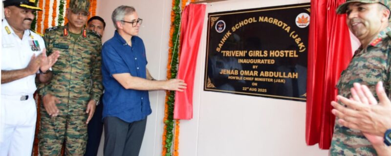 وزیر اعلیٰ عمر عبداللہ نے سینک سکول نگروٹہ میں 56ویں یومِ تاسیس کے موقعہ پر لڑکیوں کے ہوسٹل ’’ تریوینی ‘‘ کا اِفتتاح کیا