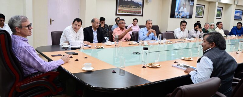 وزیر اعلیٰ عمر عبداللہ نے ڈیری اِنفراسٹرکچر سکیم کا جائزہ لیا