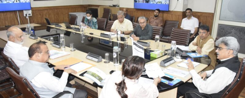 چیف سیکرٹری نے جموںوکشمیر کی یونیورسٹیوں میں ملک گیر ’ یووا کنیکٹ پروگرام ‘ کی تیاریوں کا جائزہ لیا