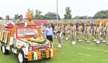 نائب وزیر اعلیٰ نے یومِ آزادی کے موقع پر ایم اے اسٹیڈیم میں ترنگا لہرایا