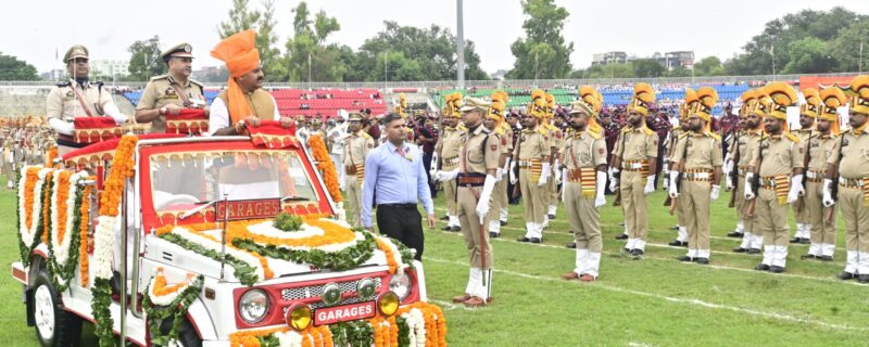 نائب وزیر اعلیٰ نے یومِ آزادی کے موقع پر ایم اے اسٹیڈیم میں ترنگا لہرایا