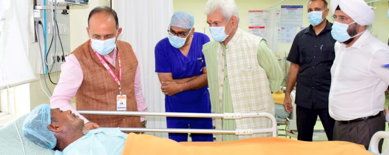 لیفٹیننٹ گورنر نے ایس ایم وِی ڈِی نارائنا سپر سپیشلٹی ہسپتال کٹرہ کا دورہ کیا