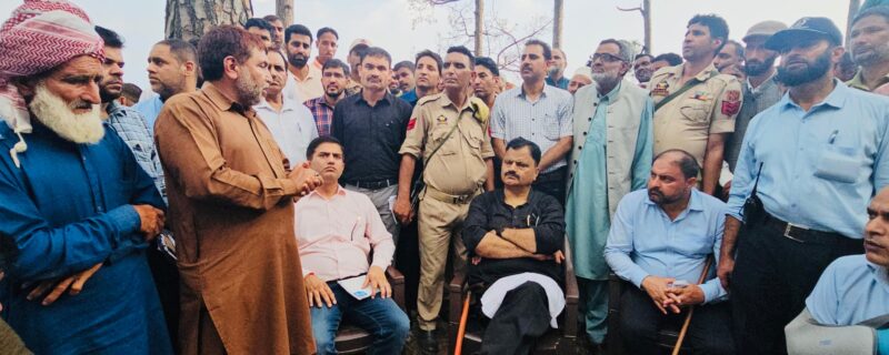 جاوید رانا نے سرنکوٹ مینڈھر میں لینڈ سلائیڈ سے متاثرہ علاقوں کا تفصیلی دورہ کیا