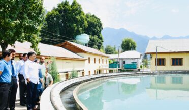 جاوید رانا نے نشاط اور آلسٹینگ واٹر فلٹریشن پلانٹس میں اَپ گریڈیشن کے کاموں کا جائزہ لیا