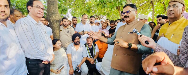 رانا نے جموں کے سیلاب سے متاثرہ گاؤں کا دورہ کیا