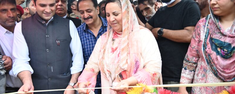 سکینہ اِیتو نے منزگام کولگام میں 10 ایم وِی اے ریسونگ سٹیشن کا سنگ بنیاد رکھا