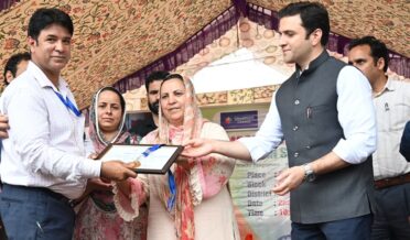 سکینہ اِیتو نے اسپریشنل بلاک منز گا م کولگام میں سپورنا تہ ابھیان سمان سمروہ کی صدارت کی